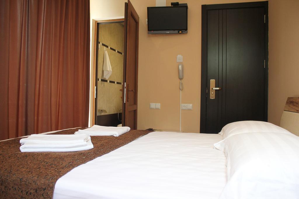 Hotel London Palace Tbilisi Room photo